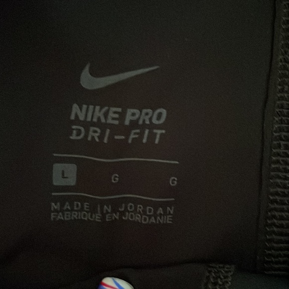 Nike Pro spanx sz large needs a little hemming at the bottom - Picture 4 of 4